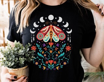 Maglietta con farfalla falena celeste, maglietta con grafica floreale estetica della natura, maglietta unisex Comfort Color Cottagecore, top con fasi lunari e astrologia