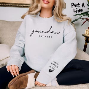 Personalised Grandma Sweatshirt, Custom Grandkids Name Puff Printed Sweater, Embossed Est Date Crewneck Jumper, Birthday Gifts for Grandma