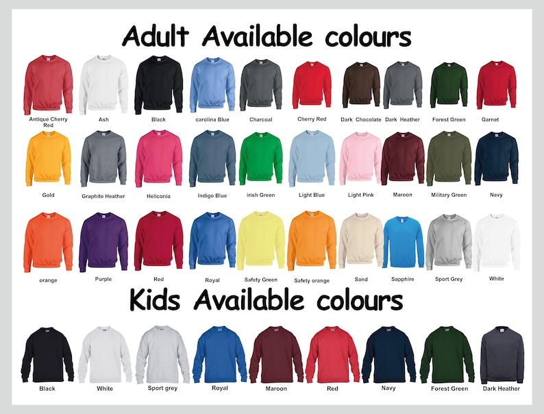 Pu&ograve; includere: Un grafico che mostra i colori disponibili per le felpe per adulti e bambini. Le opzioni di colore per adulti includono rosso ciliegia antico, cenere, nero, blu carolina, carbone, rosso ciliegia, cioccolato fondente, grigio scuro, verde bosco, granata, oro, grigio grafite, heliconia, blu indaco, verde irlandese, blu chiaro, rosa chiaro, marrone, verde militare, blu navy, arancione, viola, rosso, blu reale, verde sicurezza, arancione sicurezza, sabbia, zaffiro, grigio sportivo e bianco. Le opzioni di colore per bambini includono nero, bianco, grigio sportivo, blu reale, marrone, rosso, blu navy, verde bosco e grigio scuro.