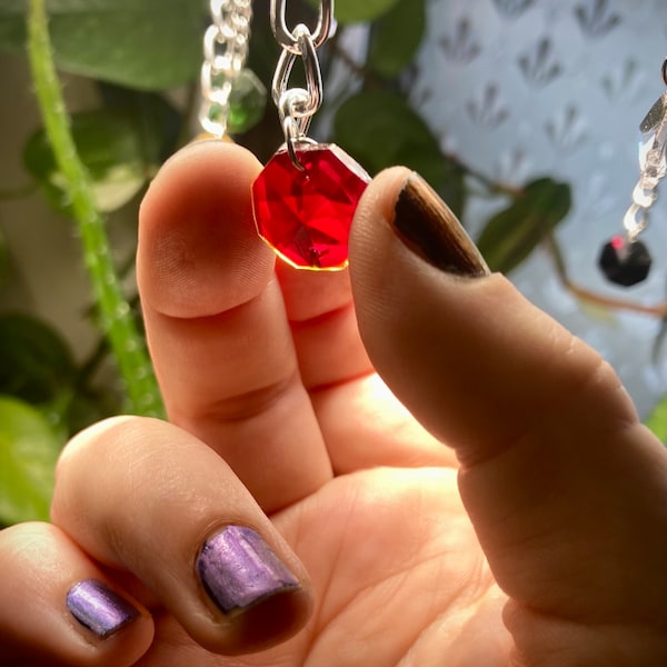 Blood Red Crystal Prism Suncatcher Trio, Set of 3 Light Catching Faceted  Ornaments, Minimalist Sparkling Hanging Planter Accessories