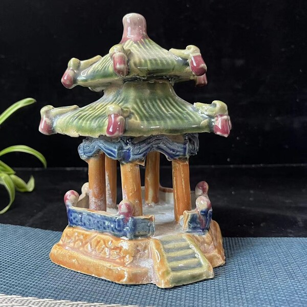Gazebo del pabellón oriental Cerámica Torre de pagoda en miniatura Wen chang Tíbet Shiwan pintado a mano Porcelana azul y blanca Quiosco Zen Fairy Garden