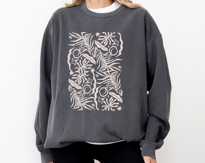 Comfort Colors Flower Sweatshirt for women, Wildflower Sweater Women, Floral Sweater, Flower Print crewneck, Woman Gift Oversized Shirt