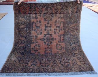 Tappeto quadrato vintage 4x4, tappeto tribale afghano in lana fatto a mano 3'4x3'6 piedi, tappeto orientale turkmeno geometrico Bukhara terracotta, tappeto per cucina e bagno