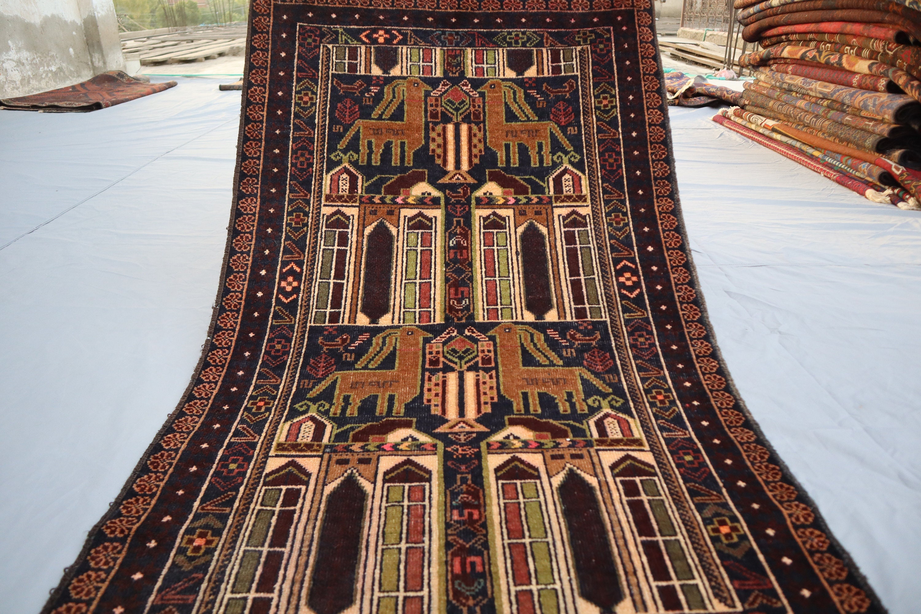 コレクターズ ピース 2'10x4'8 フィート 絵画的ラグ、ヴィンテージ