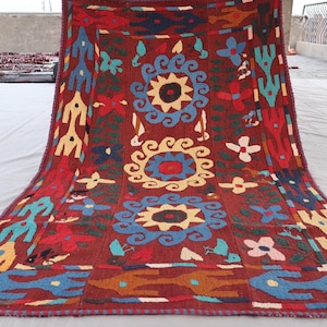 3&#39;5x5&#39;6 ft Embroidery Area Rug, Red Antique Uzbek Suzani Rug, Handmade Tapestry Pictorial, Oriental Vintage Carpet, Wall Hanging Rug