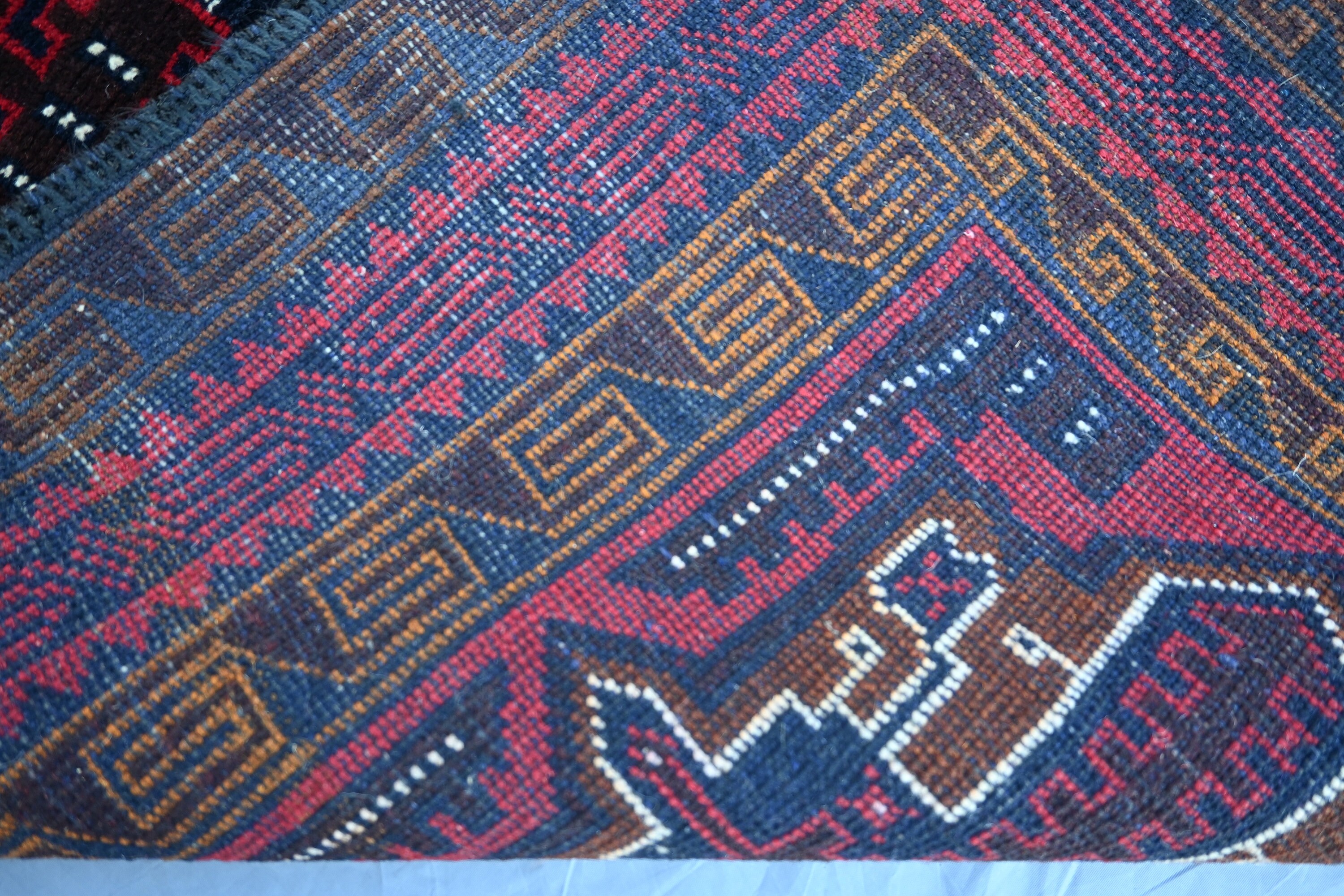 アフガニスタンデザインラグ 1970 年代のアンティーク 2'7 x 6 フィートのランナー ラグ