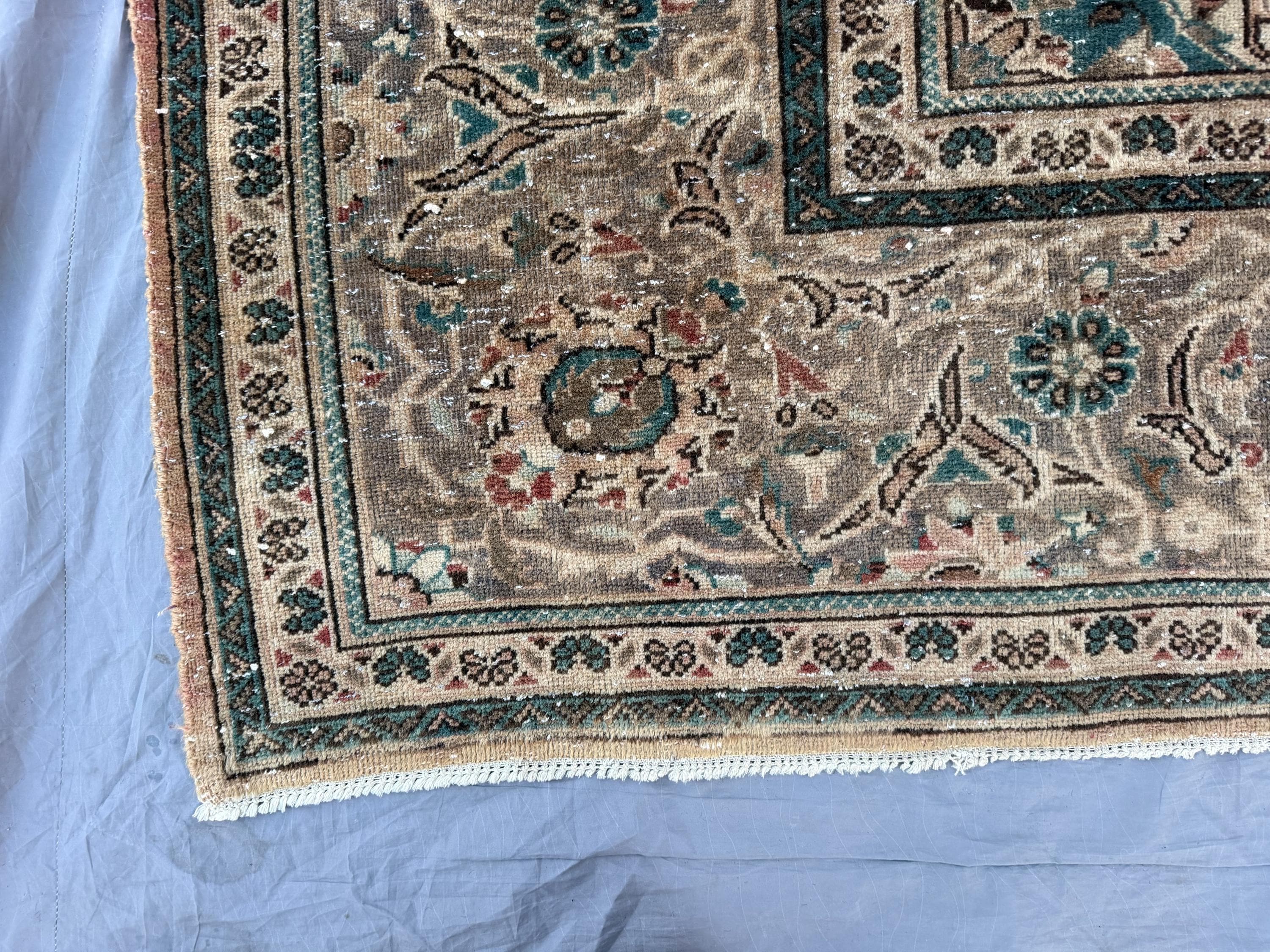 117×204 “Old Vibes” ViNTAGE TURKiSH RUG 117×204 “Old Vibes” ViNTAGE TURKiSH RUG 1920s Antique Faded Rug