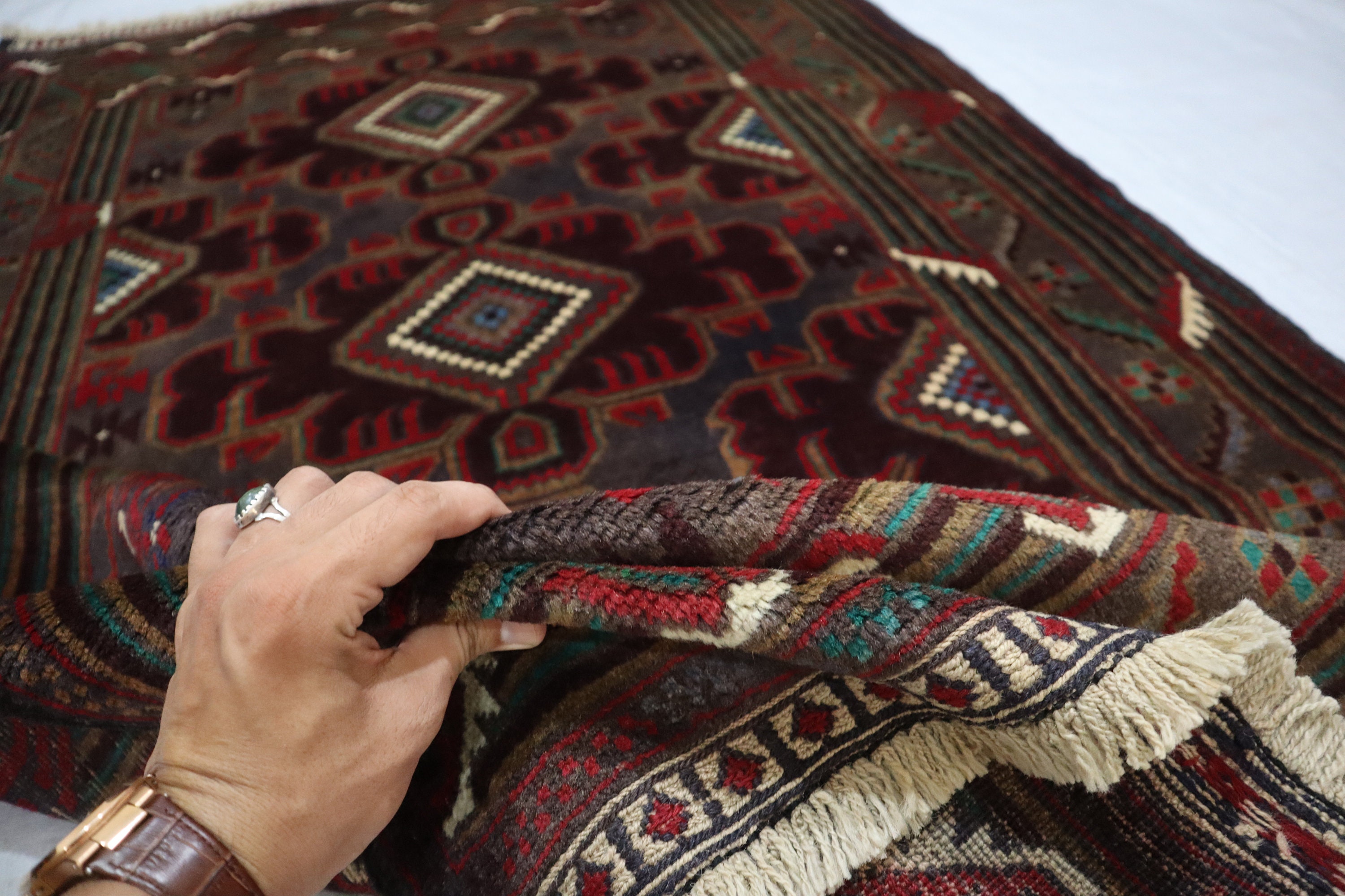 4 x 7 フィートのヴィンテージ バルーチ ラグ、グレー ブラウン ダーク