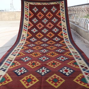 Alfombra Kilim afgana antigua de los años 60, de 1,5 x 4 m de ancho, color granate, rojo oscuro, naranja y beige, estilo vintage, alfombra soumak turcomana de tejido plano, alfombra de cocina