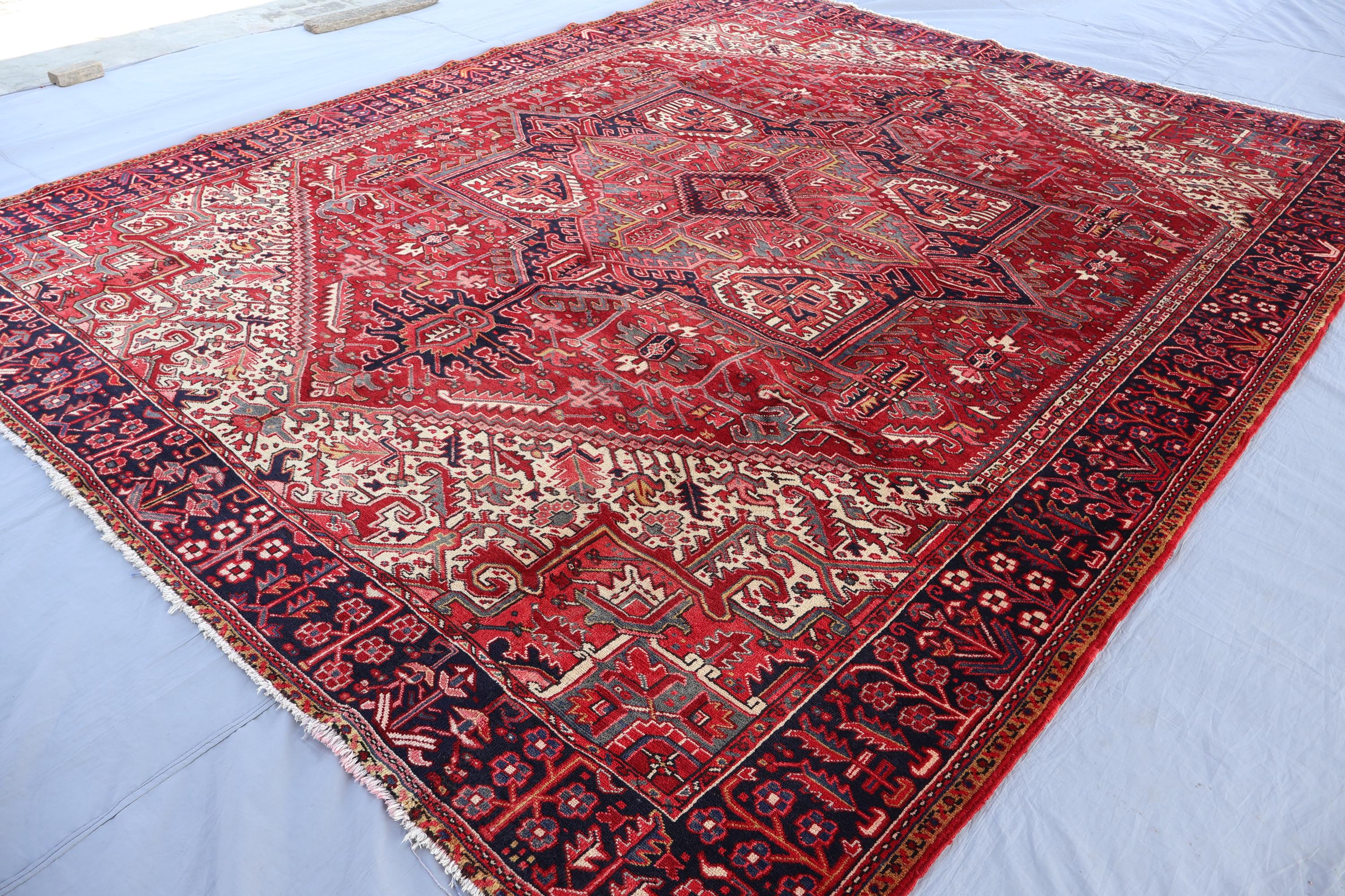 ウール製 赤い幾何学模様ラグ ヴィンテージ幾何学模様ラグ 4x6'5フィート、アフガニスタン手織り