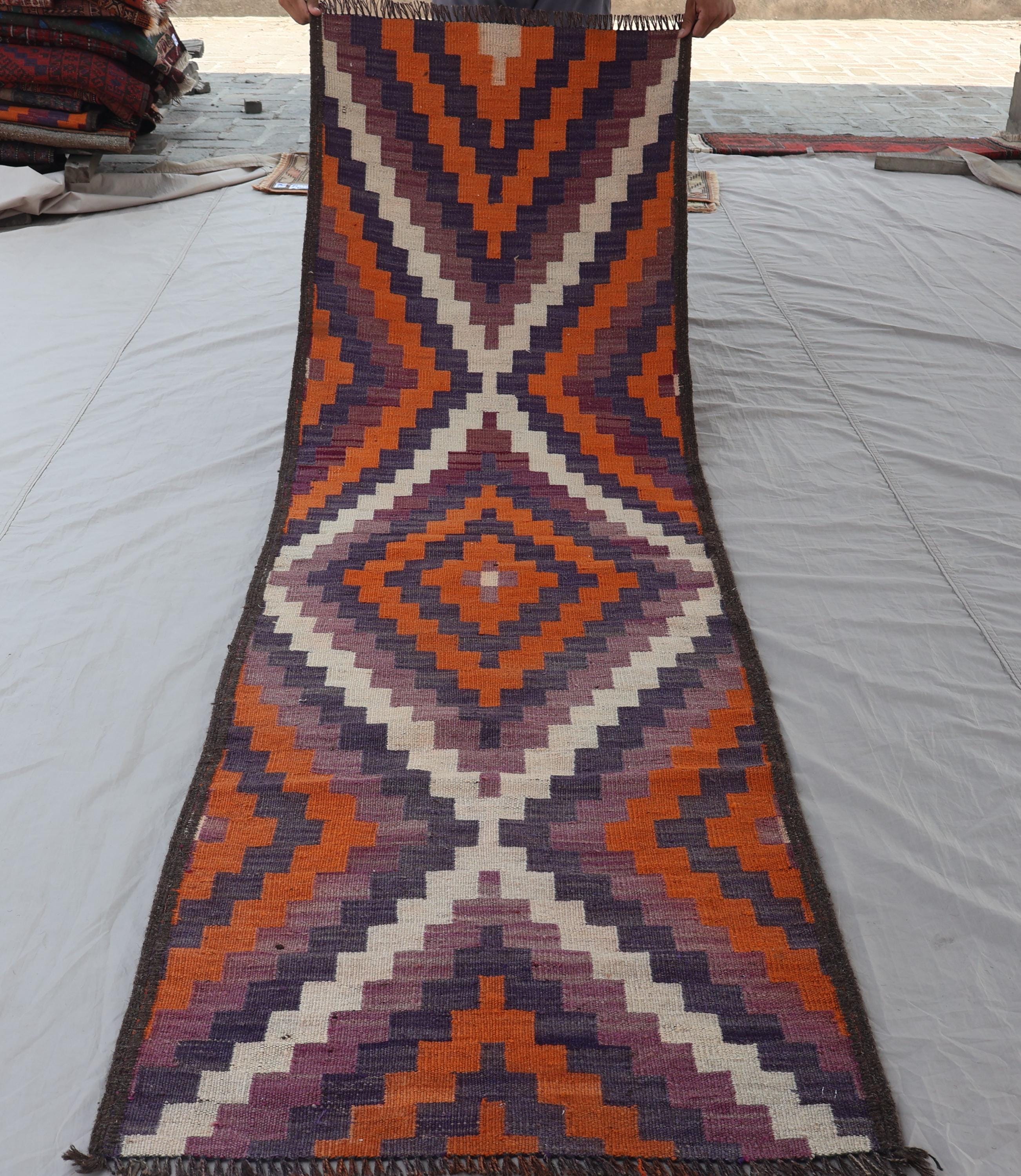 2'4 x 8フィートのヴィンテージランナーラグ、幾何学模様の