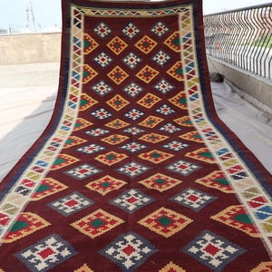 Alfombra Kilim afgana antigua de los años 60, de 1,5 x 4 m de ancho, color granate, rojo oscuro, naranja y beige, estilo vintage, alfombra soumak turcomana de tejido plano, alfombra de cocina