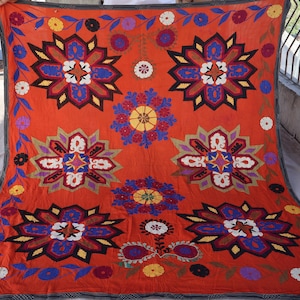 4&#39;9x5&#39;8 ft Orange Vintage Suzani Flatweave Rug, Handmade Kilim, Wall decor, Floral design Textile Embroidery Rug, Wall hanging, Home decor