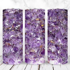 Vaso con gema de amatista PNG, vaso delgado de 20 oz, cristales de gema de oro, morado, geoda, cuarzo, diseño digital de sublimación sin costuras, descarga instantánea