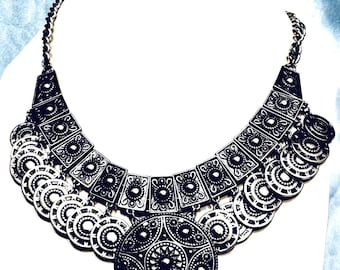 Unsigned Silver Tone Egyptian Revival Bib Collar NecklaceC