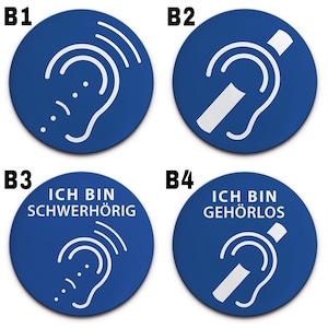 Könnte beinhalten: Vier blaue runde Aufkleber mit weißen Symbolen und Text. Die Aufkleber sind mit B1, B2, B3 und B4 beschriftet. B1 und B3 haben ein stilisiertes Ohr mit Schallwellen. B2 und B4 haben ein stilisiertes Ohr mit einem Strich durch. B3 sagt "ICH BIN SCHWERHÖRIG" und B4 sagt "ICH BIN GEHÖRLOS".