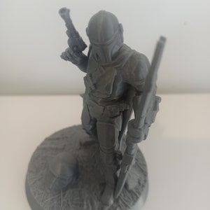 A estatueta Mandaloriana 15cm