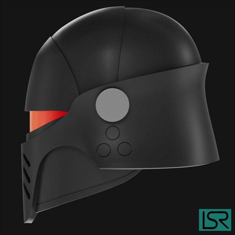 Puede incluir: Un casco negro con un dise&ntilde;o futurista. El casco presenta una visera roja y una serie de detalles circulares y ovalados grises. La forma general es angular y elegante, lo que sugiere un tema de ciencia ficci&oacute;n o cosplay.