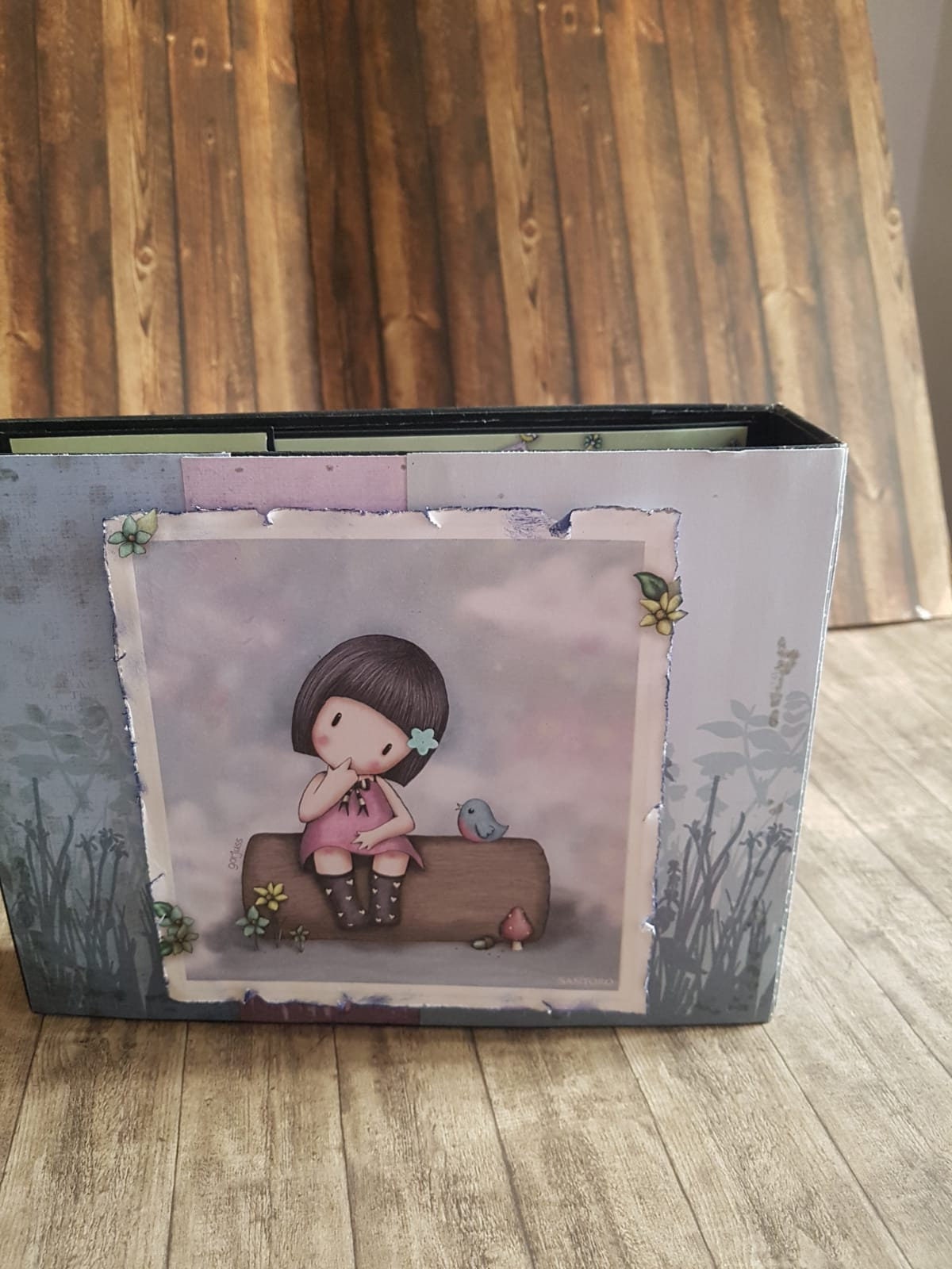 Album Panini Gorjuss – 48 Pages – 175 Stickers Dont 35 Brillants Et 20 En Tissu Pailleté