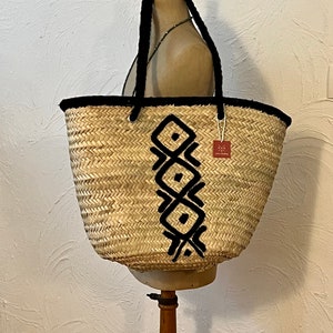 Basket &quot;Agafay&quot; Berber pattern embroidered black wool and black wool handles