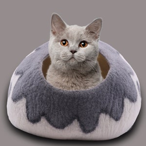 Petal Design Felt Cat Cave-Handmade from 100% New Zealand Merino Wool| Eco-friendly durable pet house