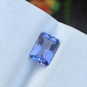 Tanzaniet edelsteen loep schoon speciale achthoekig geslepen edelsteen mooie kleur 0,80 karaat 7 x 5 x 3 mm