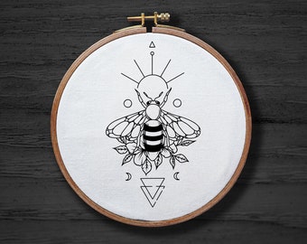 Bee Hand Embroidery , Floral Animal Pattern , Modern Hand Embroidery Pattern For Beginners , Insect Pattern