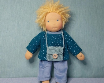Handgemachte Stoffpuppe Junge, 30 cm, Unikat, nach Art der Waldorfpuppe aus Naturmaterialien gefertigt, versandbereit