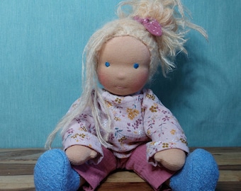 Handgenähte Stoffpuppe, 40 cm, Unikat, nach Art der Waldorfpuppe aus Naturmaterialien gefertigt, versandbereit