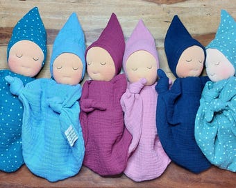 Handgenähte Schmusepuppe Tuchpuppe Erstlingspuppe nach Art der Waldorfpuppe aus Naturmaterialien gefertigt, versandbereit