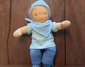 Handgemachte Puppe Junge 25 cm, nach Art der Waldorfpuppe aus natürlichen Materialien hergestellt, Unikat, individuelles Geschenk Kind