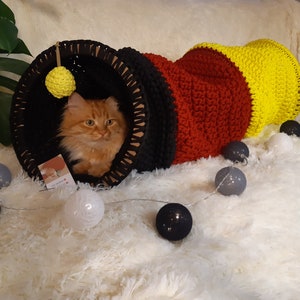 Pet tunnel with the colors of the flags of the world Modern crochet pet furniture Cat house Cat bed Cocoon Dog bed Small dog cave Cat couch