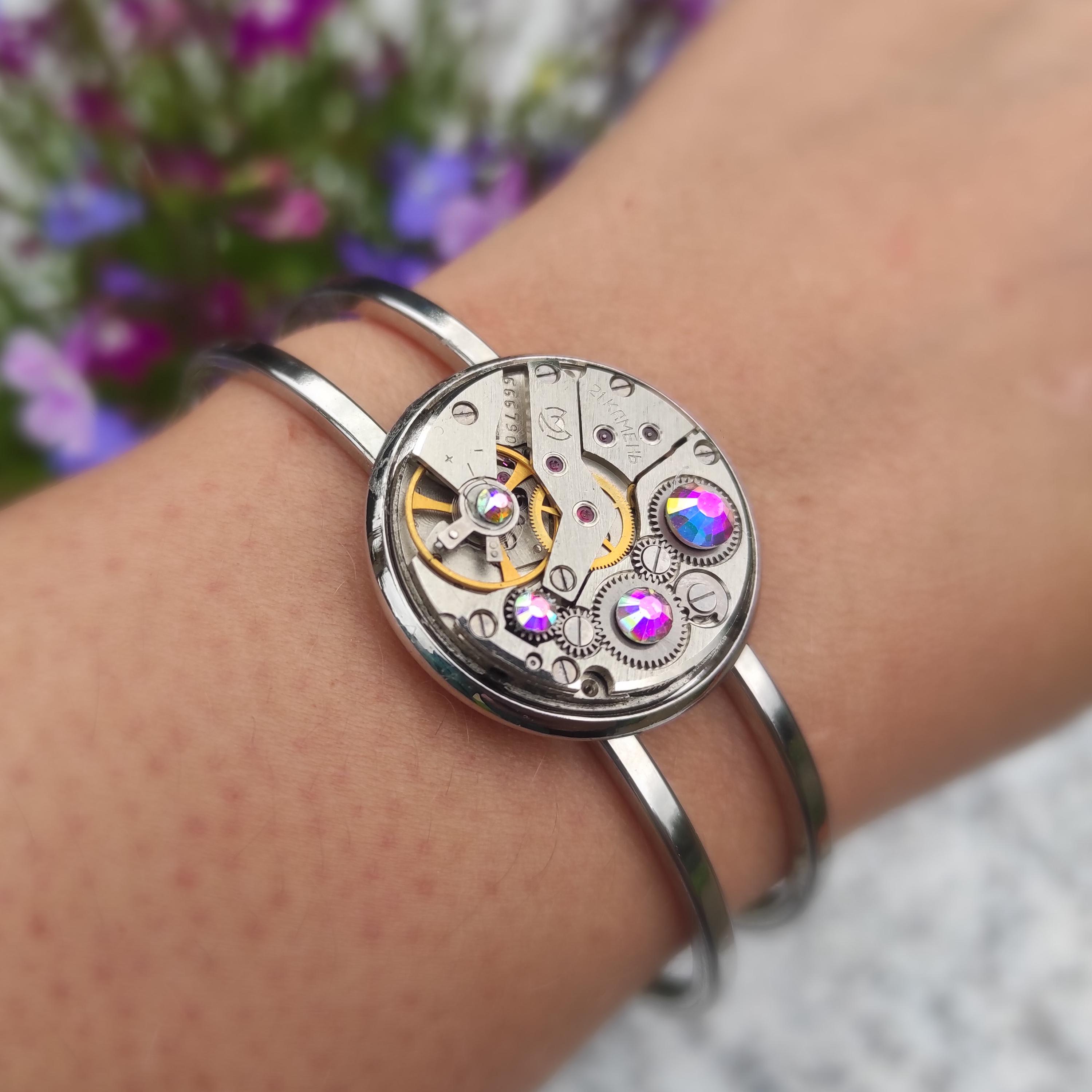 Orologio futuristico Italia