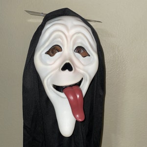 Scream Scary Movie Wassup Ghost Face with Shroud Costume Mask 2023 TAG NWT