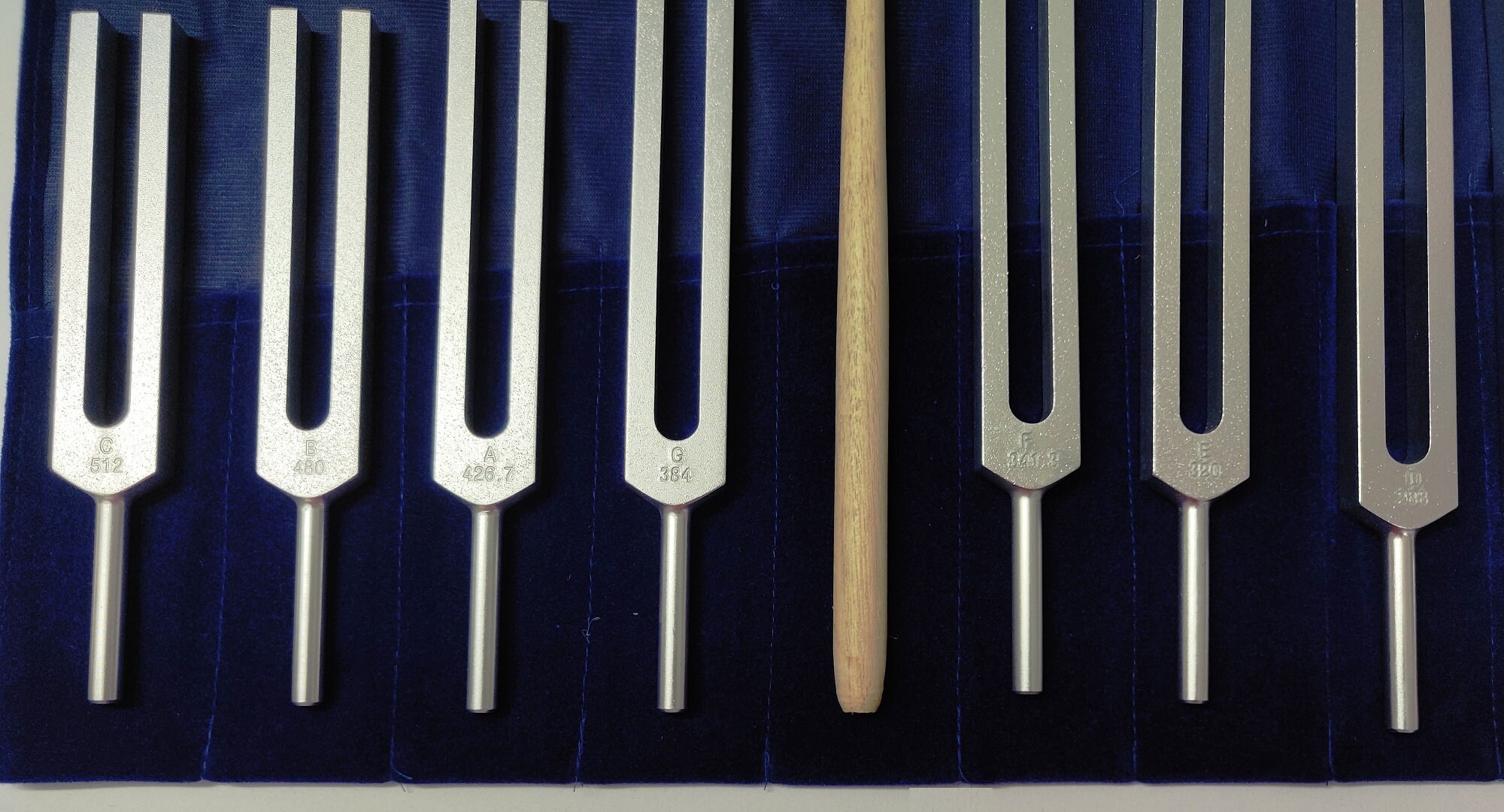 STUDENT HARMONIC SET 音叉 8本セット 8本のハーモニック音叉セット – サウンドヒーリング＆瞑想ツール