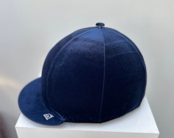 SXC Maßgeschneiderte Benutzerdefinierte Samt Hut Seidenbezug Reithelm Skull Cap Reitsport Vielseitigkeit Marine Kunstpelz Pompom Initialen Gedruckt