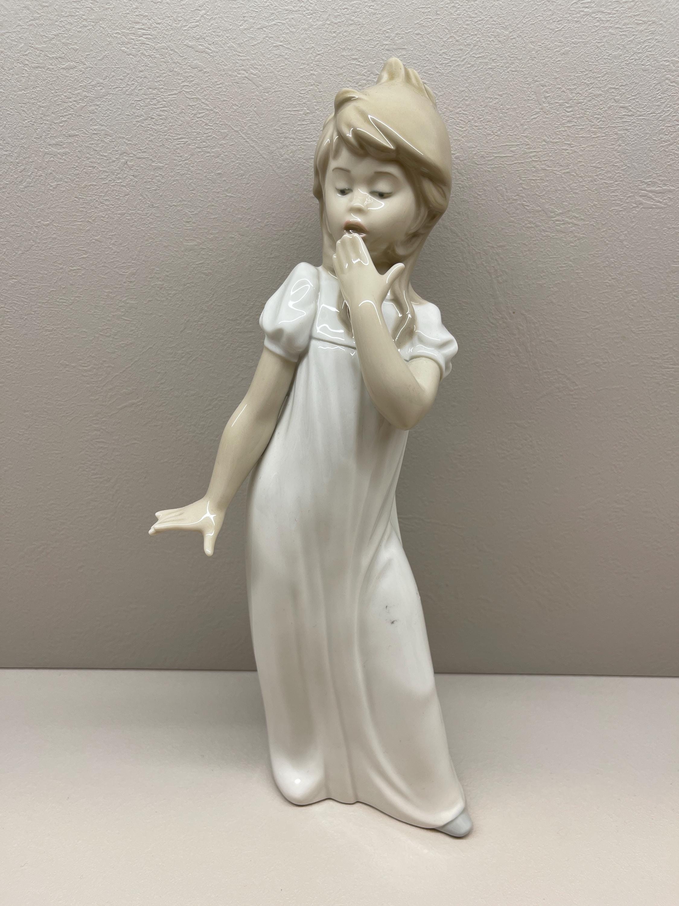 リヤドロ Lladro Nao by Lladro Girl Yawning Vintage NAO/Lladro 