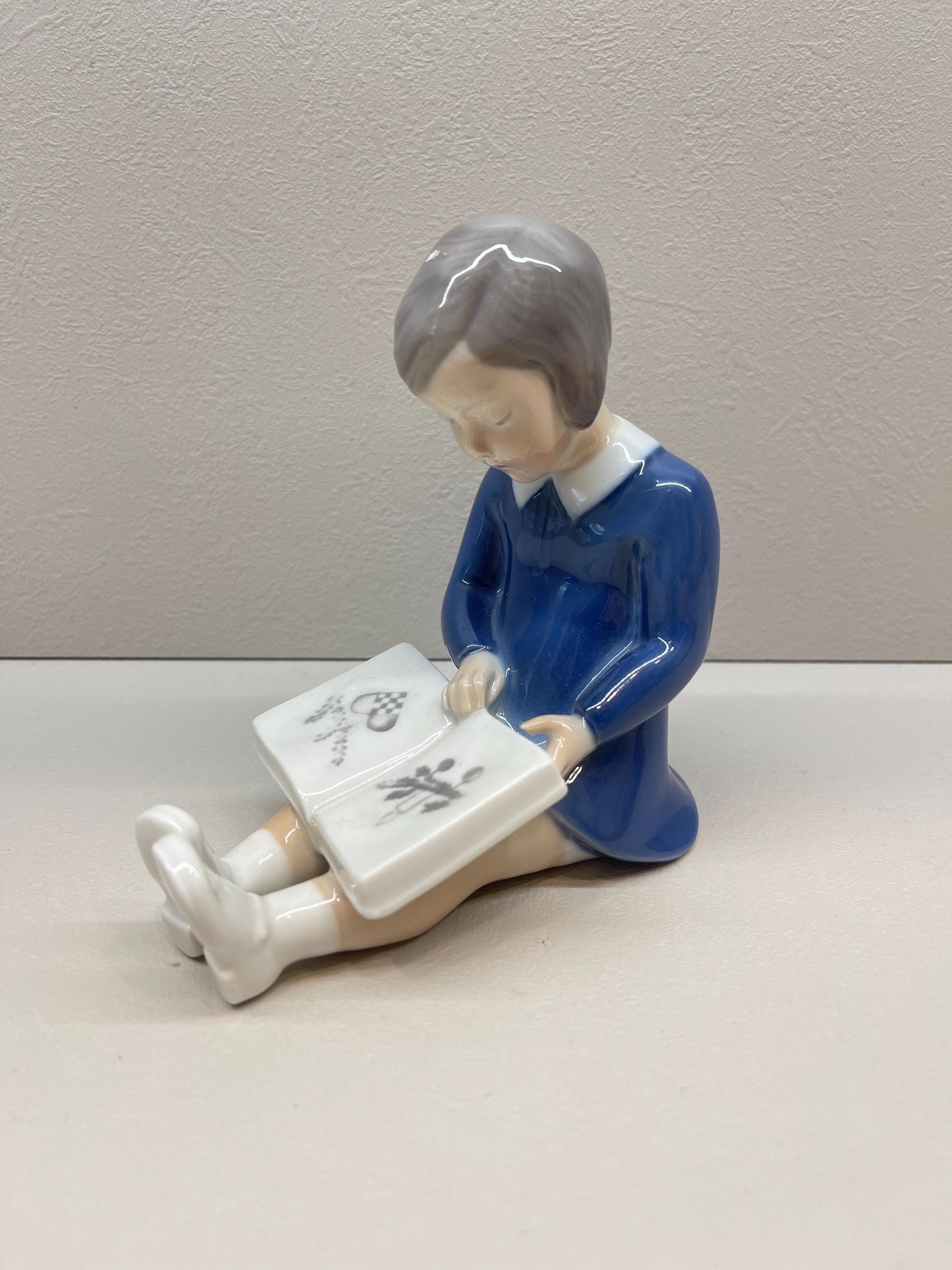 Child reading sculpture - Etsy 日本