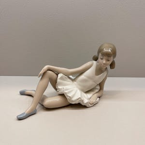 NAO Lladro Spain Lady Girl Woman Ballerina Dancer 5 Porcelain Figurine