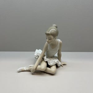 NAO Lladro Spain Lady Girl Ballerina Sitting Dancer 2 Porcelain Figurine