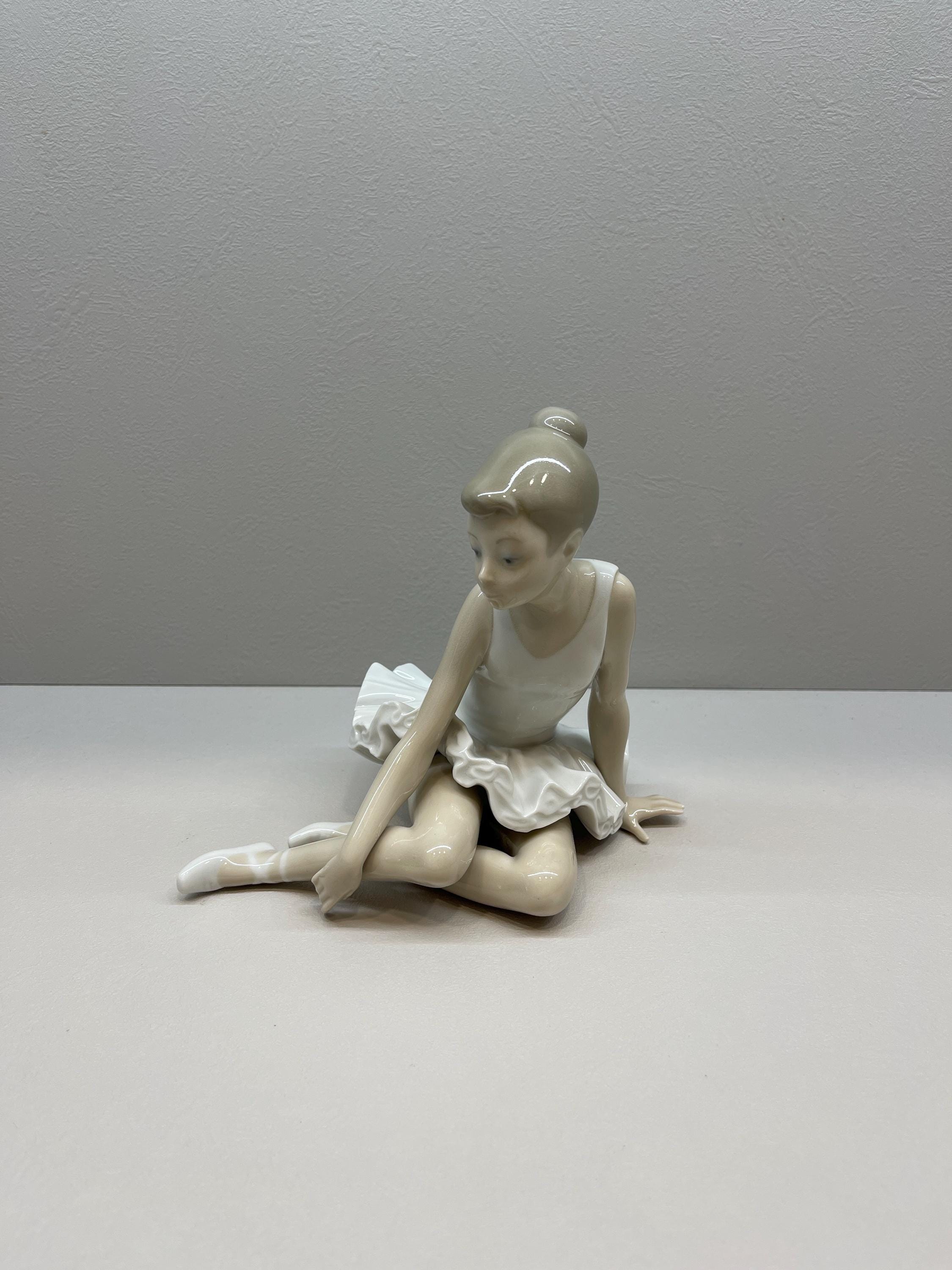 NAO　陶器　蝶　バタフライ　リヤドロ　LLADRO　スペイン　ピンク LLADRO リヤドロ 桜の咲く頃 ネコ 仔猫 桜 サクラ 蝶 チョウ