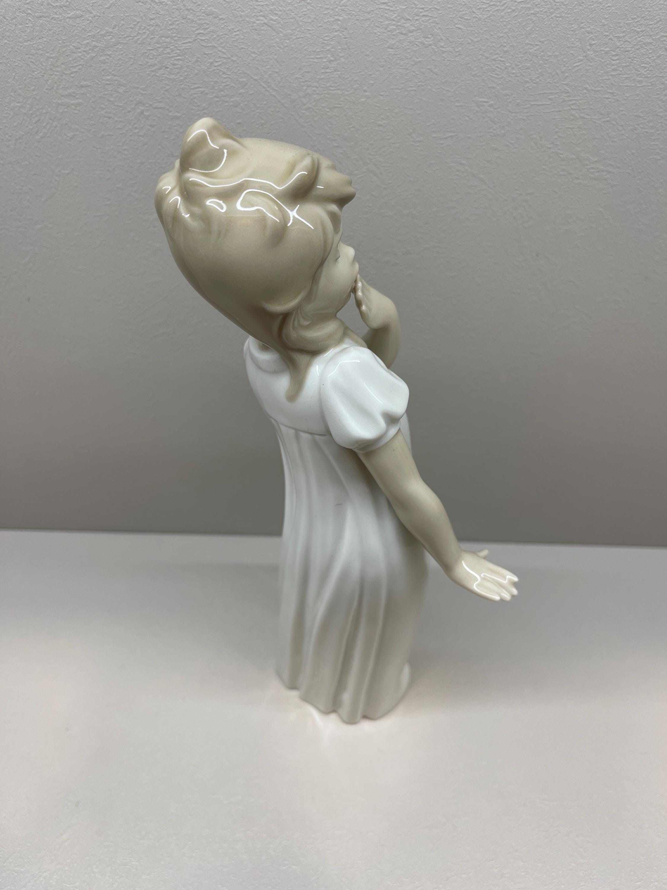 リヤドロ Lladro Nao by Lladro Girl Yawning Vintage NAO/Lladro 