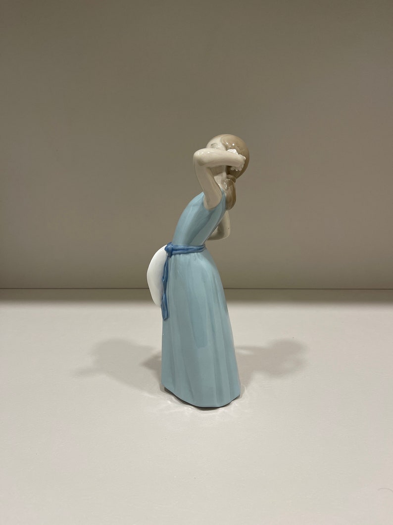 Lladro 5010 Spain Prissy Girl Woman With Hat Porcelain Figurine Etsy