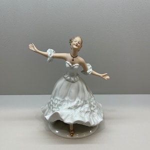 Wallendorf 1497 Germany Schaubach Kunst Ballerina Dancer Art Deco Lady Woman Porcelain Figurine