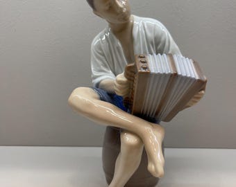 Bing & Grondahl 1661 Denmark Sailor Man Playing with Accordion Musician Porcelain Figurine
