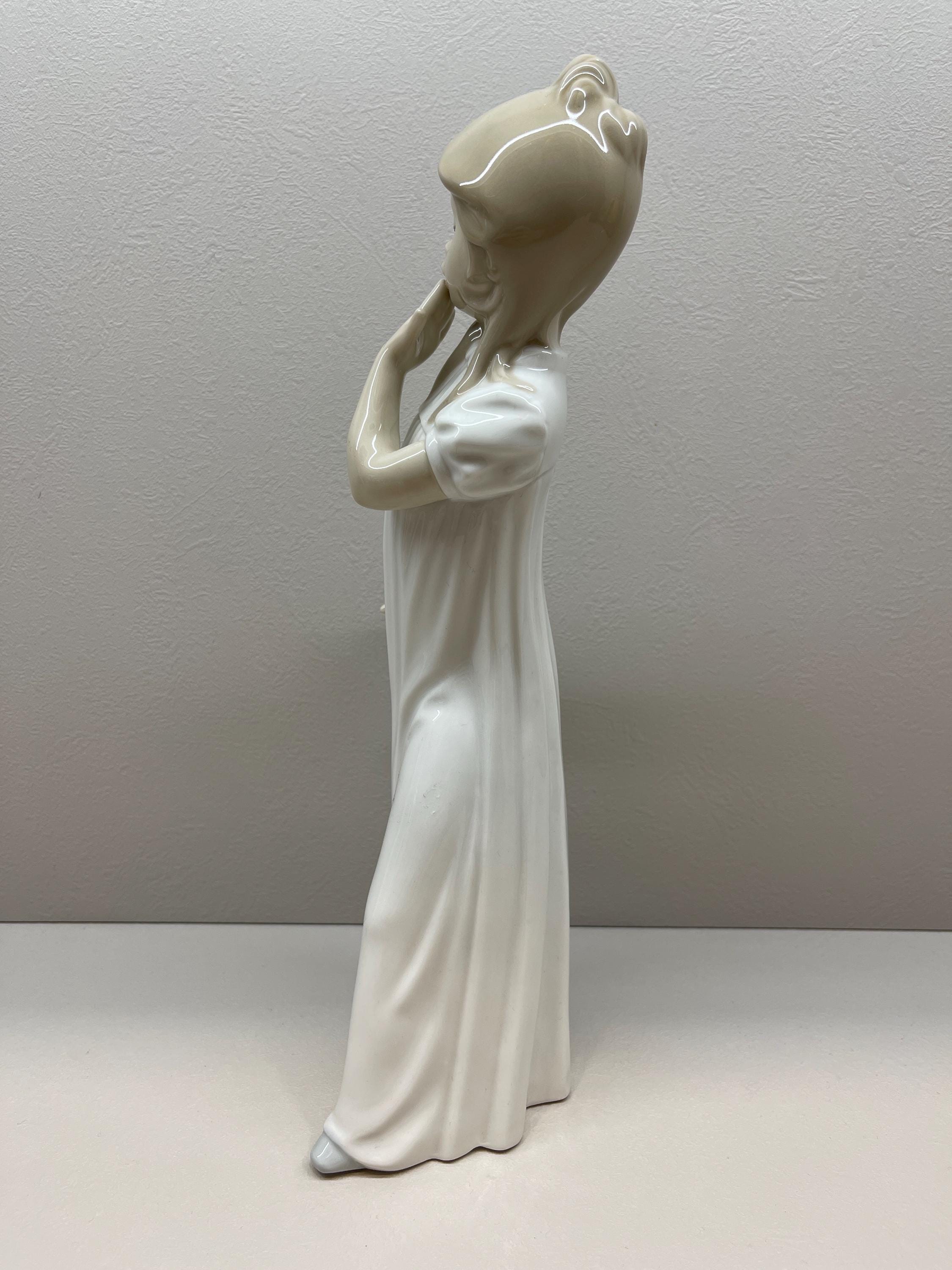 リヤドロ Lladro Nao by Lladro Girl Yawning Vintage NAO/Lladro 