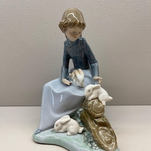 NAO by Lladro “Girl with Three Bunnies” Figurine – 1987 Vintage Porcelain, Made in Spain