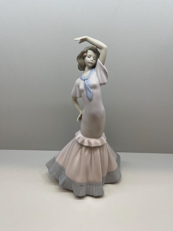 NAO リヤドロ エレガントな女性像 陶器置物 商品の説明NAOのものです