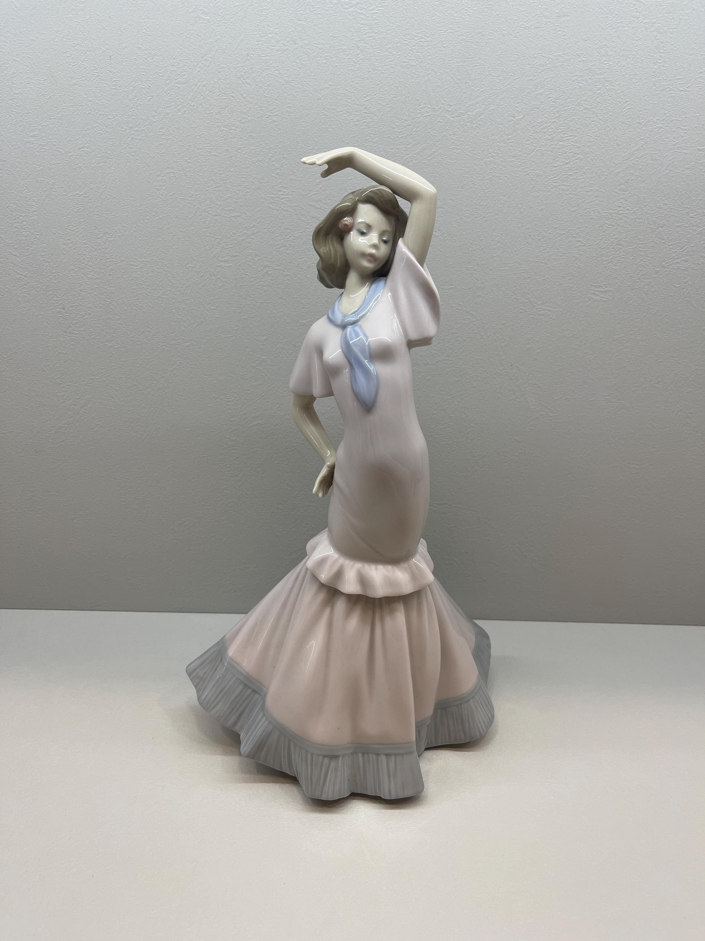 NAO by Lladro 磁器製フィギュア：エレガントなスペイン女性、ピンクの 