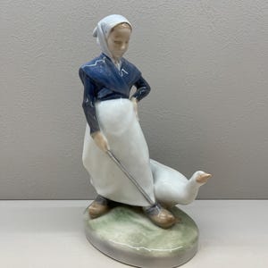 Royal Copenhagen 528 Dänemark Mädchen mit Gänse Porzellan Figur